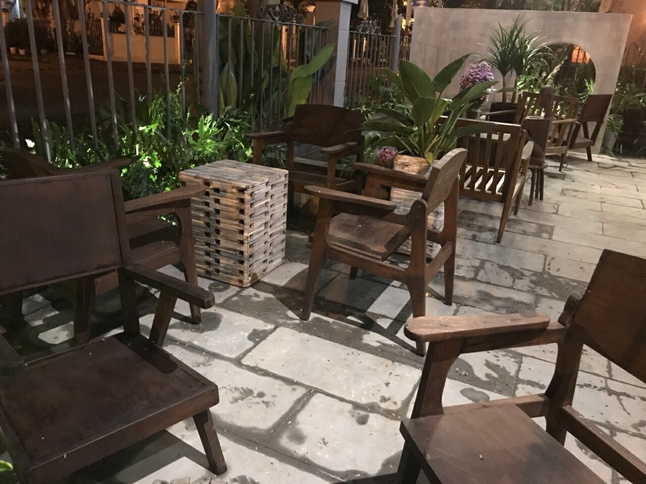 bàn ghế gỗ cafe vintage