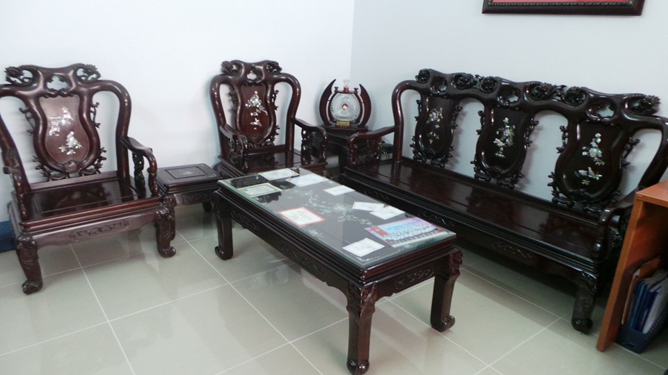 Top những mẫu bàn ghế gỗ phòng khách giá bình dân nên có trong nhà bạn