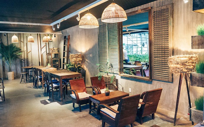 Những Bộ Bàn Ghế Cafe Cổ Đẹp Và Độc Lạ Giữa Sài Gòn