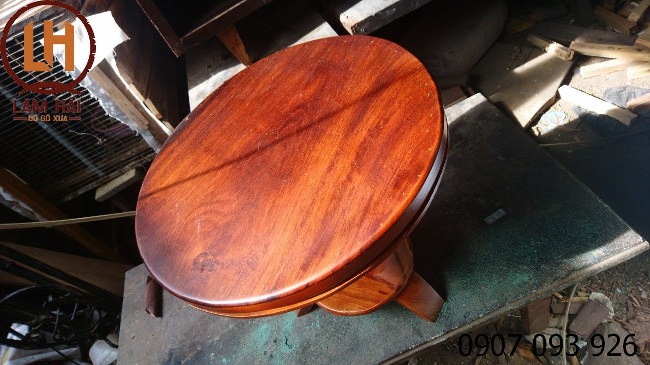 bàn gỗ tròn xưa